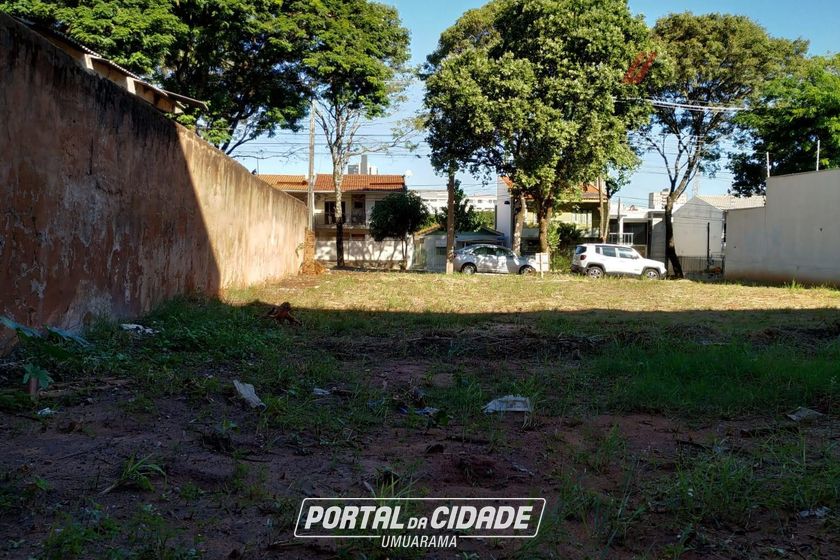 Terreno &agrave; venda - 212m&sup2; - Zona Armazem