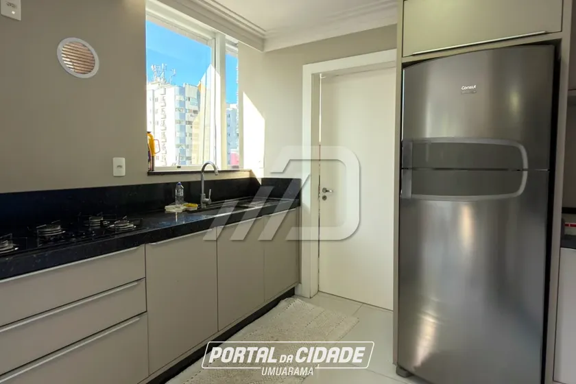 Apartamento &agrave; venda - 120m&sup2; - Meia Praia