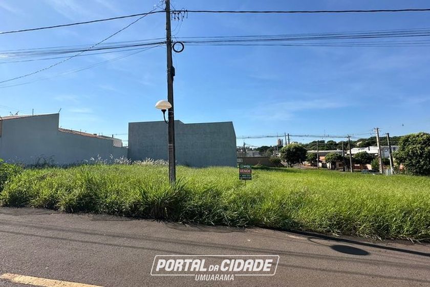 Terreno &agrave; venda - 181m&sup2; - Jardim Cima