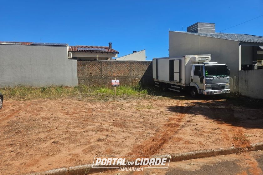 Terreno &agrave; venda - 180m&sup2; - Zona VII