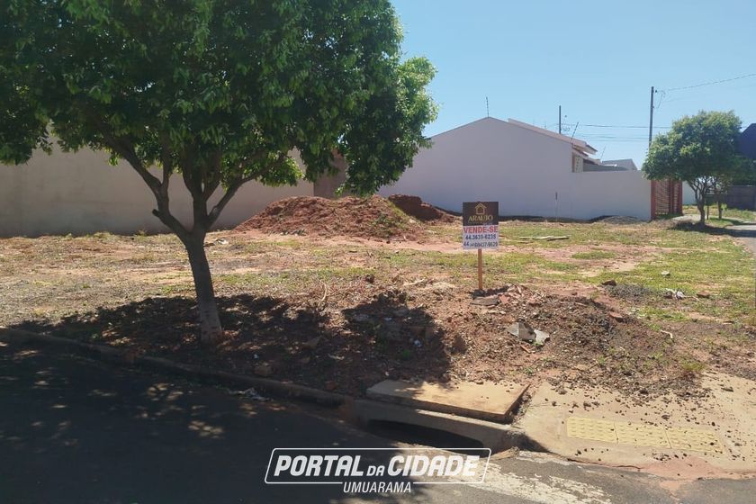 Terreno &agrave; venda - 242m&sup2; - Jardim Janina