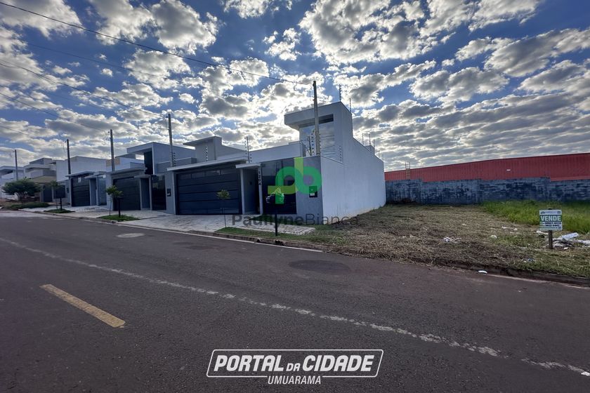 Terreno &agrave; venda - 182m&sup2; - Portugu&ecirc;s