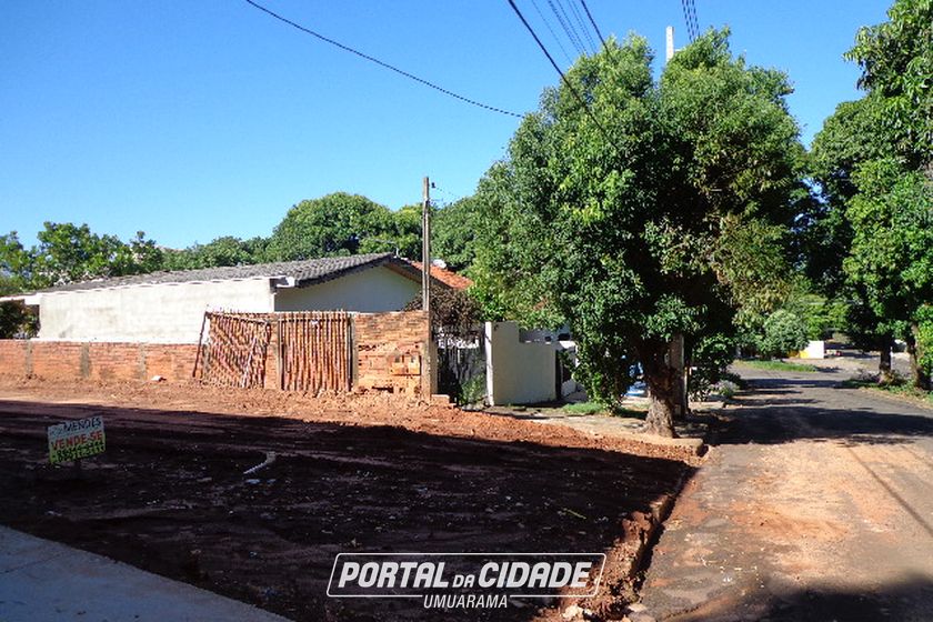 Terreno &agrave; venda - 350m&sup2; - Zona Armazem