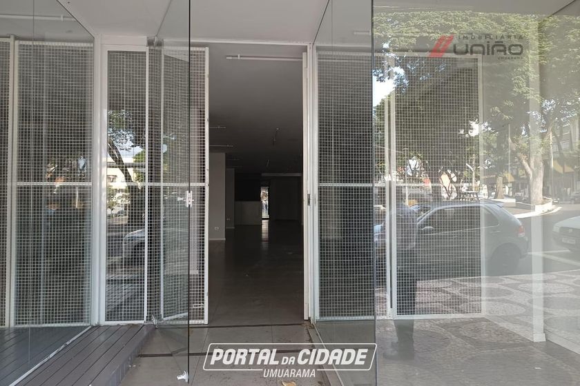 Sal&atilde;o Comercial para alugar - 245m&sup2; - Centro