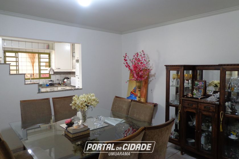 Sobrado &agrave; venda - 247m&sup2; - Zona 2