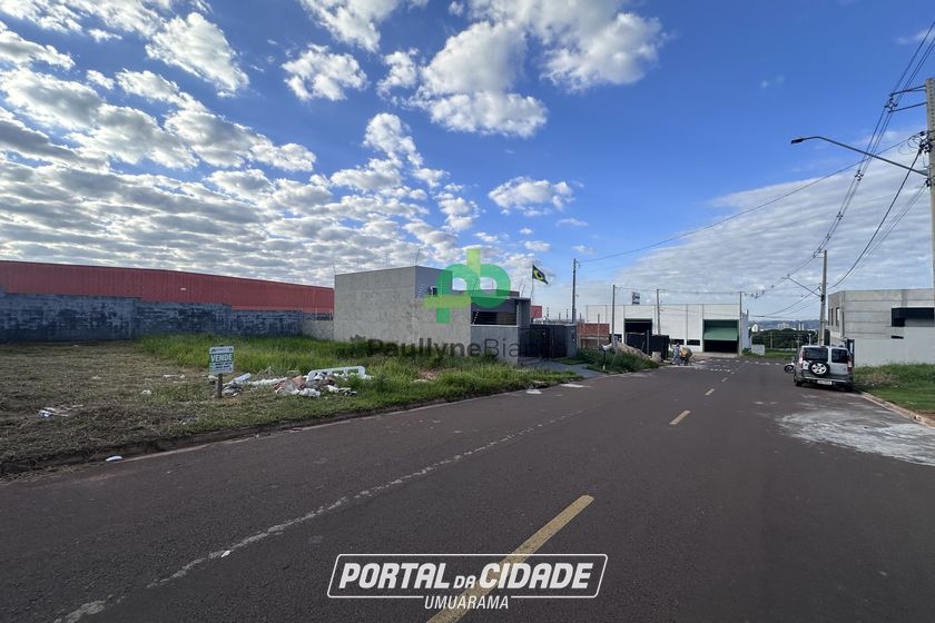 Terreno &agrave; venda - 182m&sup2; - Portugu&ecirc;s