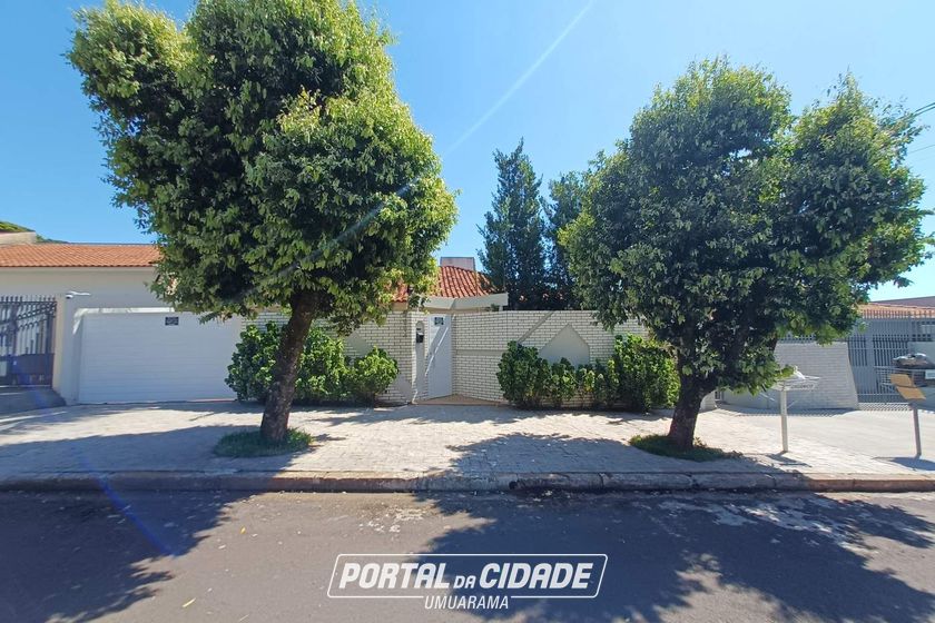 Casa &agrave; venda - 420m&sup2; - Zona I