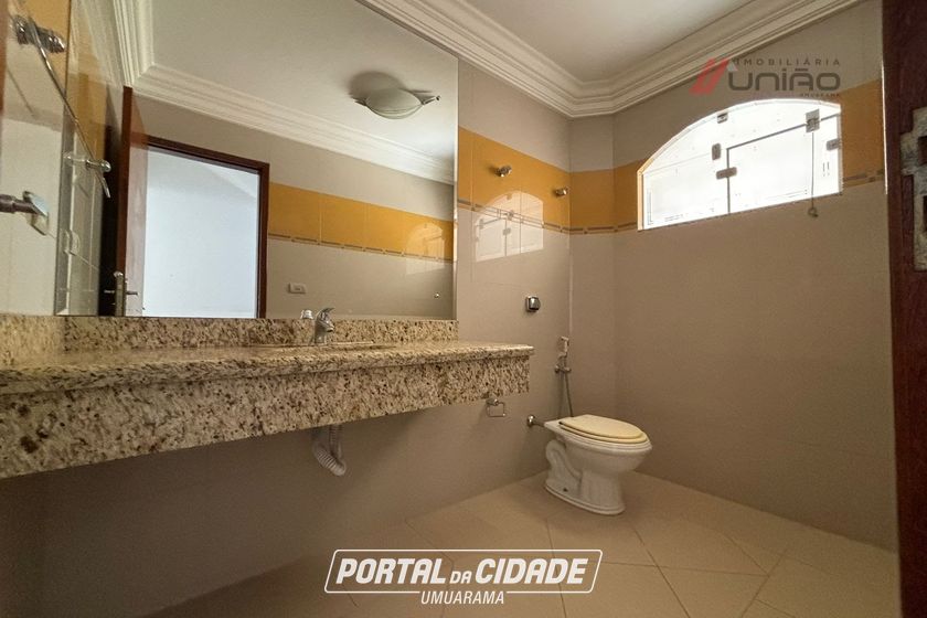 Casa &agrave; venda - 293m&sup2; - Zona Armazem