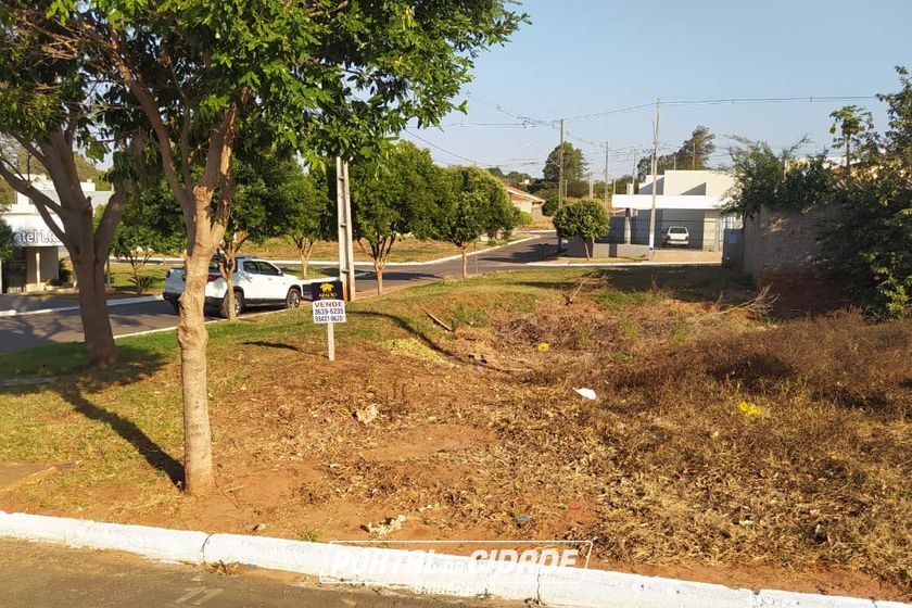 Terreno &agrave; venda - 202m&sup2; - Jardim Pimentel