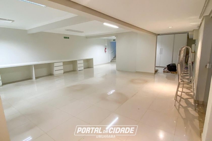 Sala Comercial &agrave; venda - 241m&sup2; - Zona I