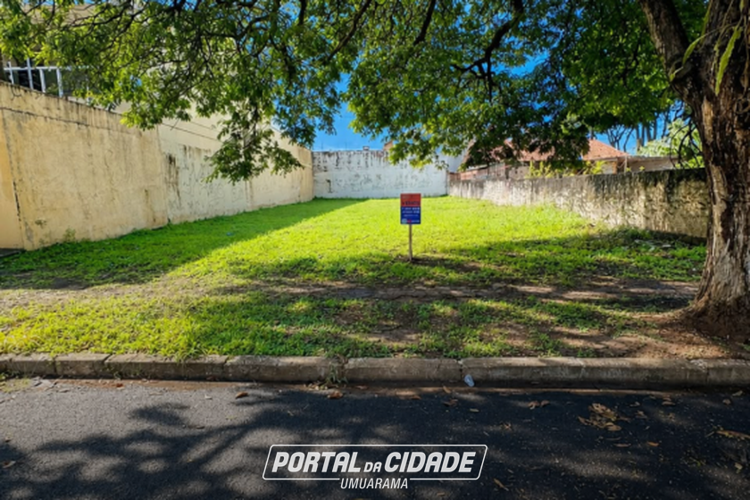 Terreno &agrave; venda - 490m&sup2; - Zona II