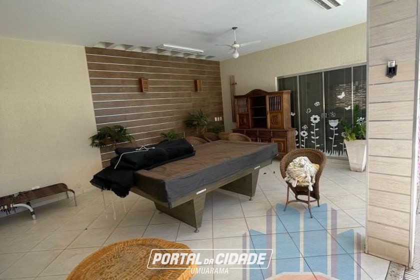 Casa &agrave; venda - 735m&sup2; - Zona Armaz&eacute;m