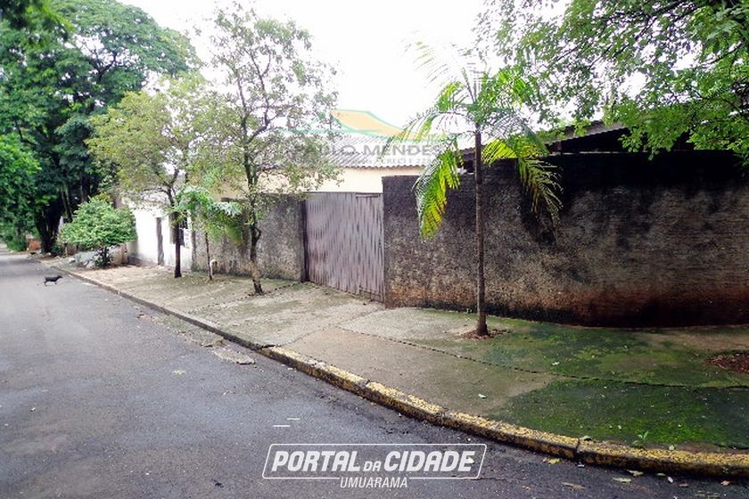 Casa &agrave; venda - 90m&sup2; - CONJUNTO RESIDENCIAL C&Oacute;RREGO LONGE