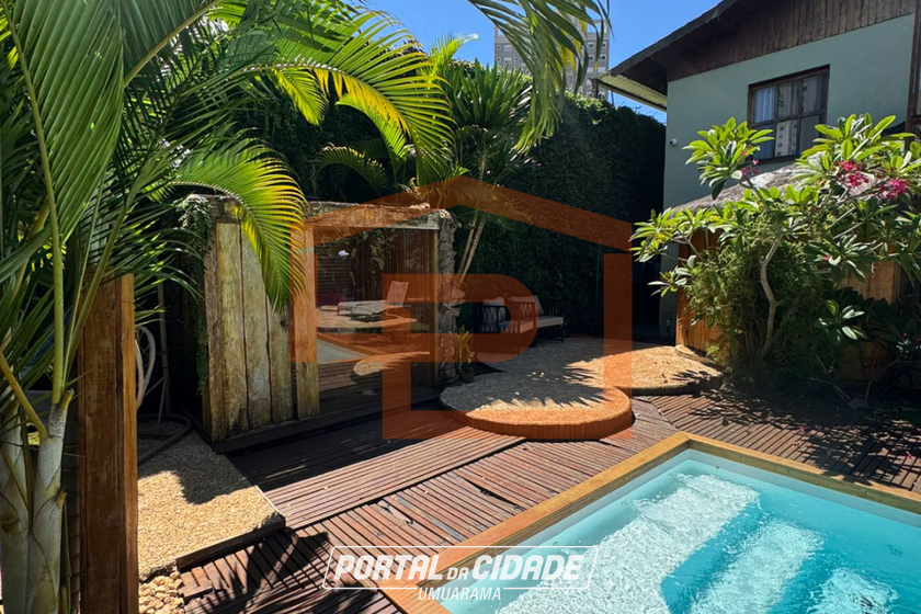 Casa &agrave; venda - 240m&sup2; - Centro