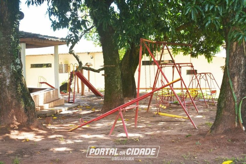 Ch&aacute;cara &agrave; venda - 10000m&sup2; - .