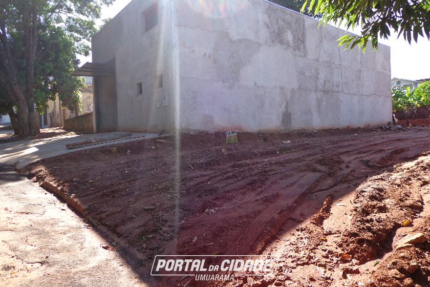 Terreno &agrave; venda - 350m&sup2; - Zona Armazem