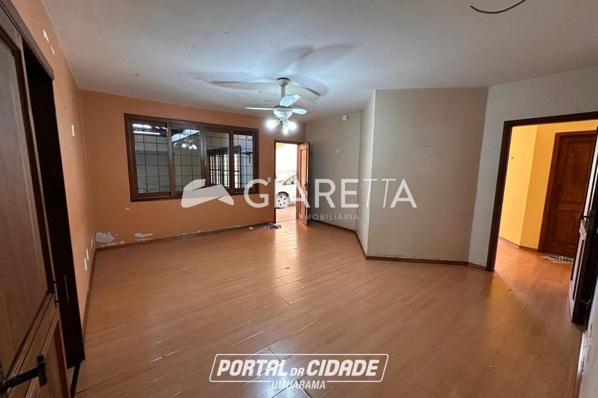 Casa &agrave; venda - 300m&sup2; - CENTRO