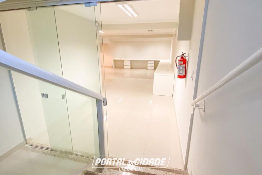 Sala Comercial &agrave; venda - 241m&sup2; - Zona I