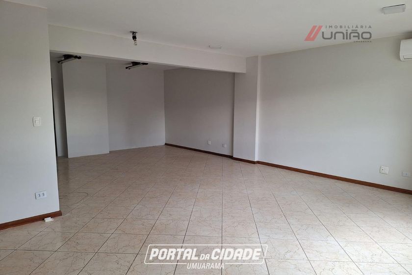 Sal&atilde;o Comercial &agrave; venda - 90m&sup2; - Zona 1