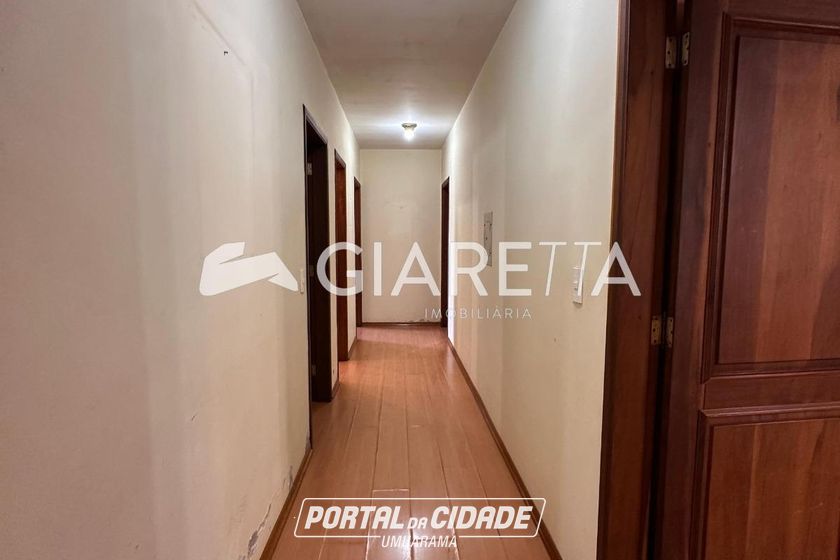 Casa &agrave; venda - 300m&sup2; - CENTRO