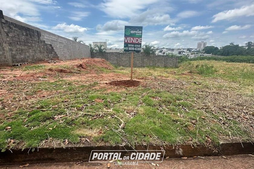 Terreno &agrave; venda - 180m&sup2; - MONTE LIBANO