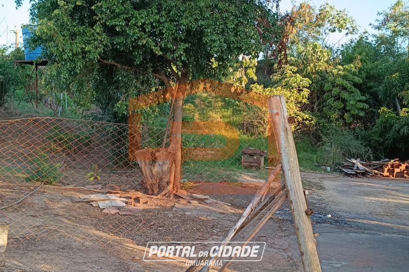 Terreno &agrave; venda - 198m&sup2; - &Aacute;rea Urbana