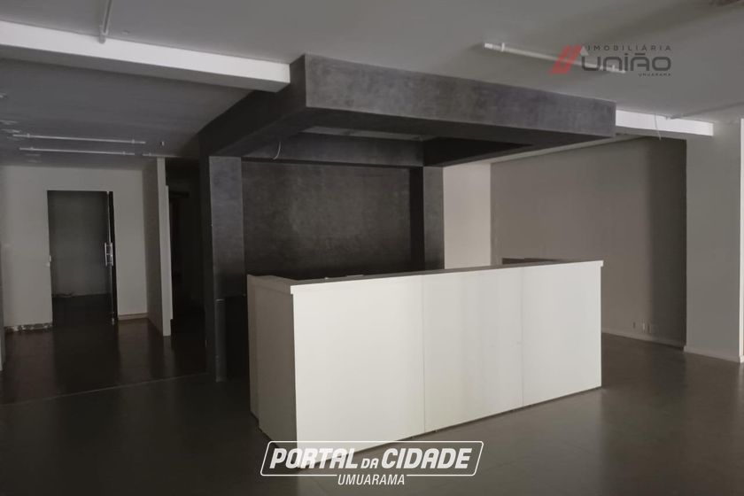 Sal&atilde;o Comercial para alugar - 245m&sup2; - Centro