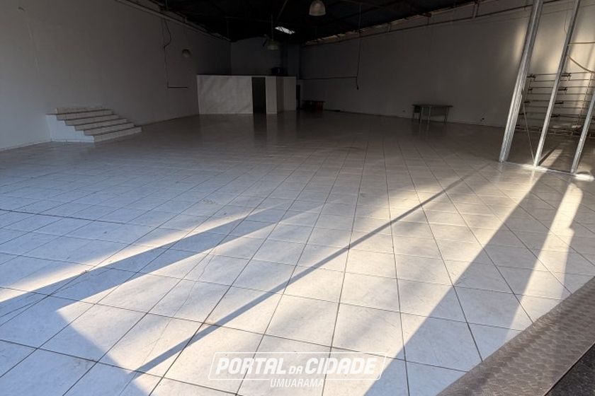 Sal&atilde;o Comercial para alugar - 300m&sup2; - Zona VII