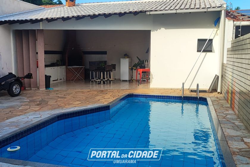 Sobrado &agrave; venda - 232m&sup2; - Zona 2