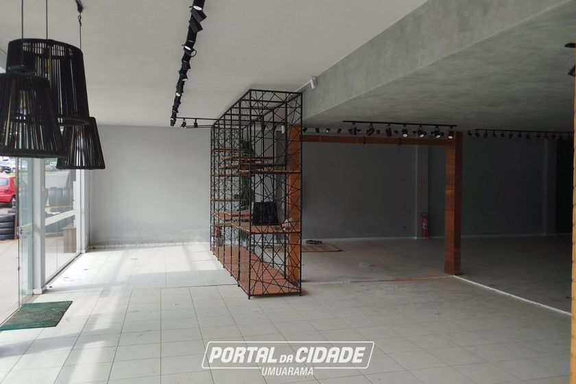 Sal&atilde;o Comercial para alugar - 500m&sup2; - Zona VII