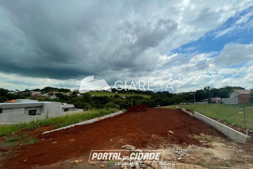 Terreno &agrave; venda - 360m&sup2; - CENTRO