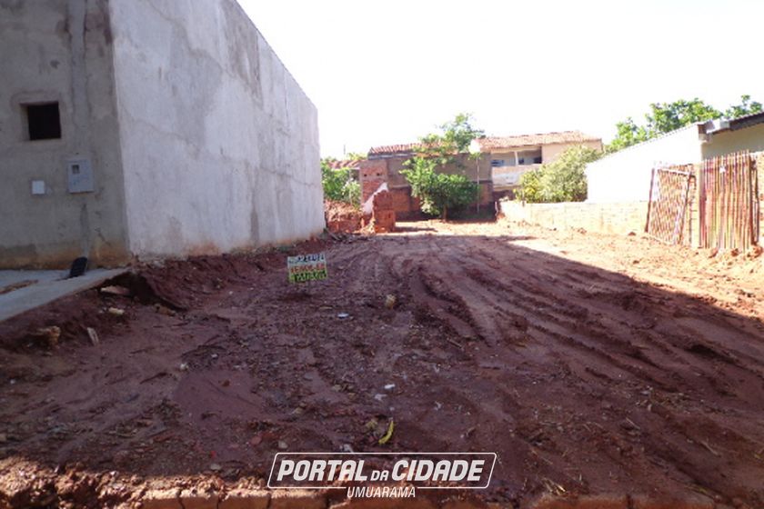 Terreno &agrave; venda - 350m&sup2; - Zona Armazem