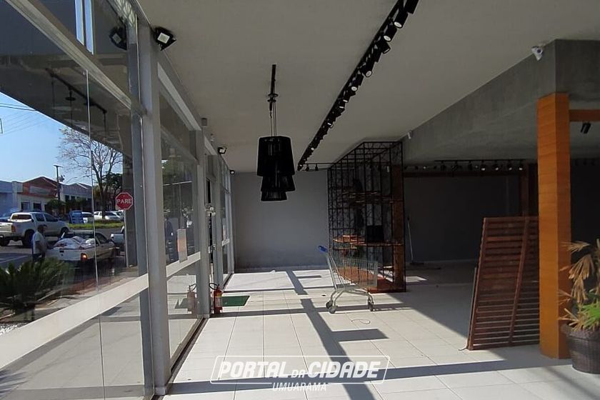 Sal&atilde;o Comercial para alugar - 500m&sup2; - Zona VII