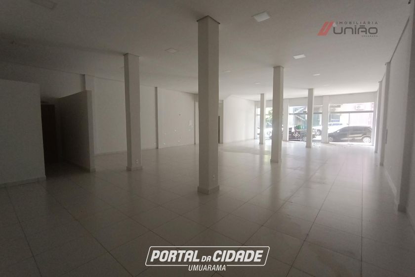 Sal&atilde;o Comercial para alugar - 200m&sup2; - Zona III