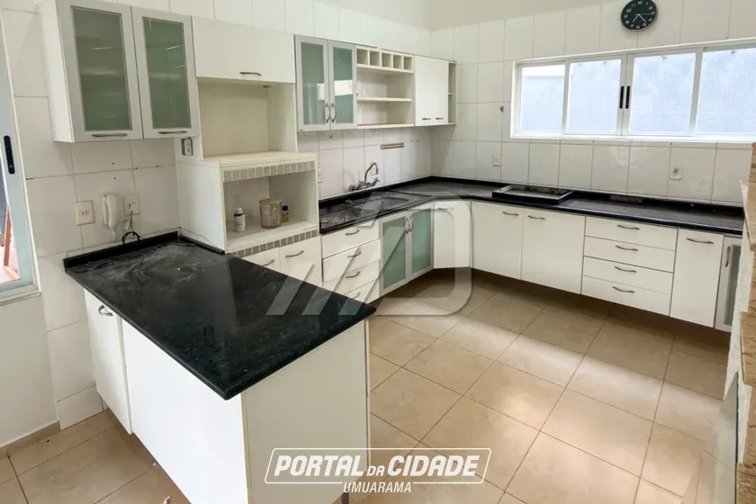 Sobrado &agrave; venda - 180m&sup2; - Zona I
