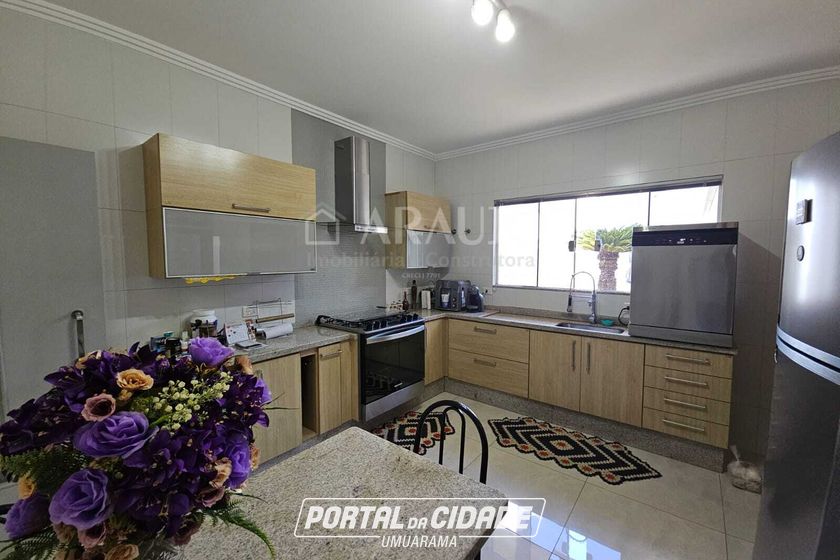 Sobrado &agrave; venda - 272m&sup2; - Zona III