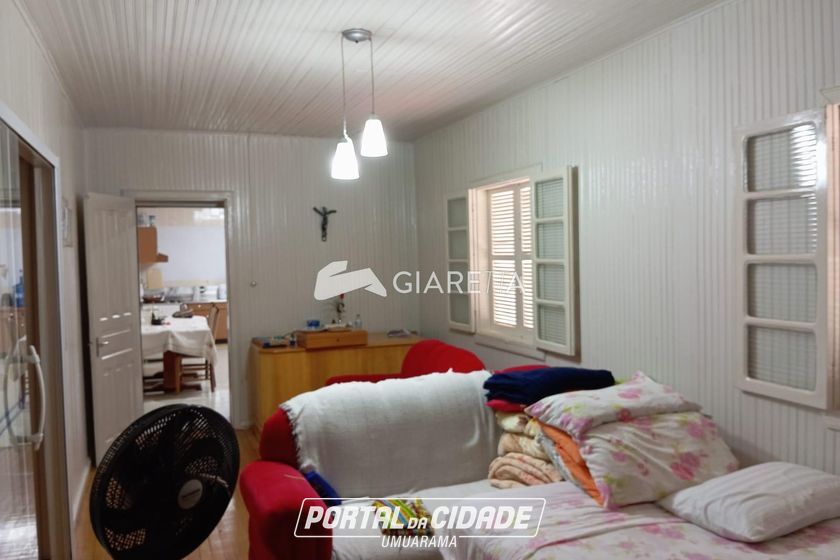 Casa &agrave; venda - 210m&sup2; - CENTRO