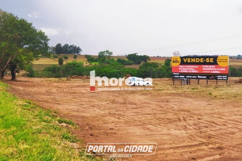 Ch&aacute;cara &agrave; venda - 2400m&sup2; - Centro