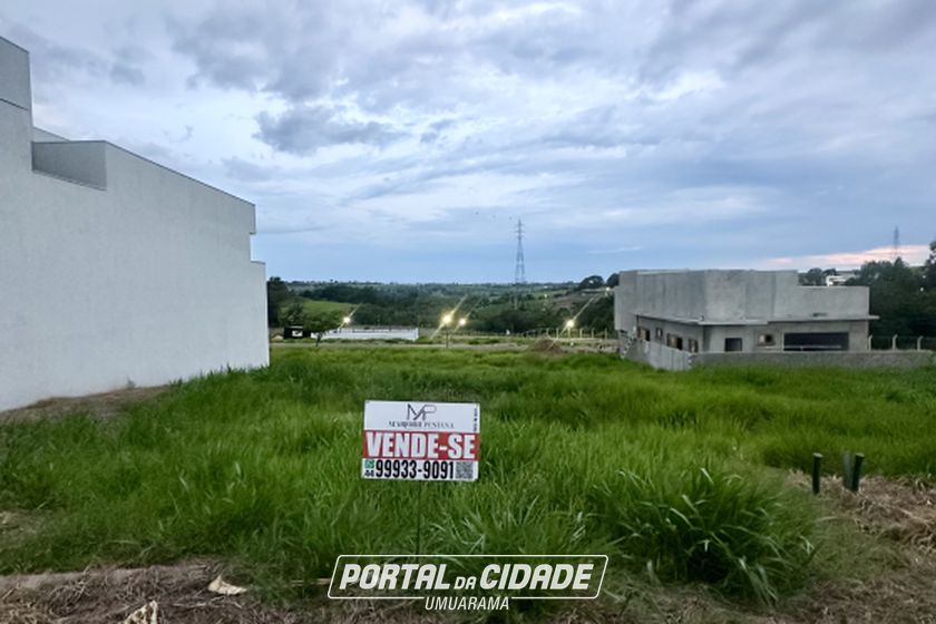 Terreno &agrave; venda - 240m&sup2; - Centro