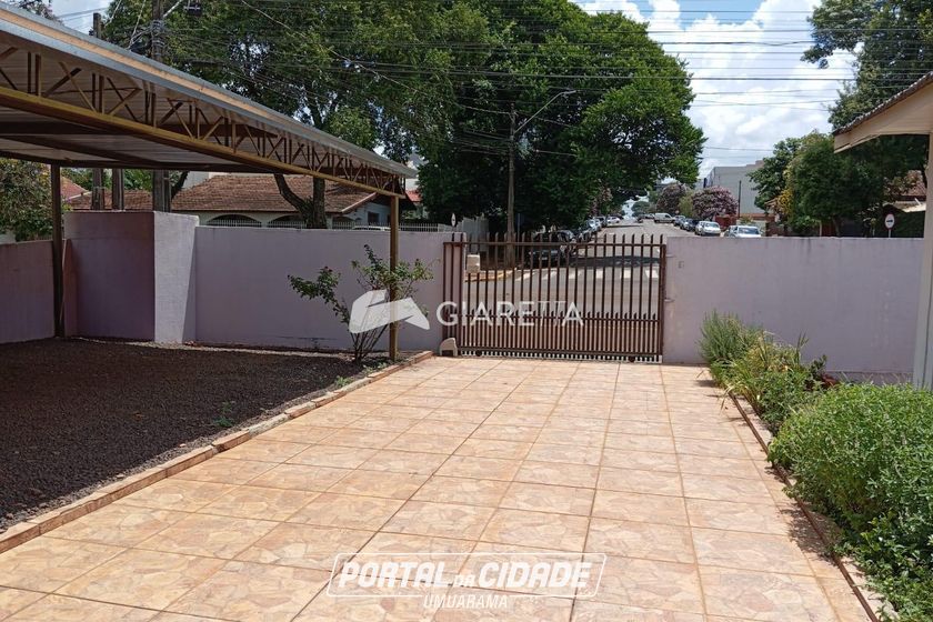 Casa &agrave; venda - 210m&sup2; - CENTRO