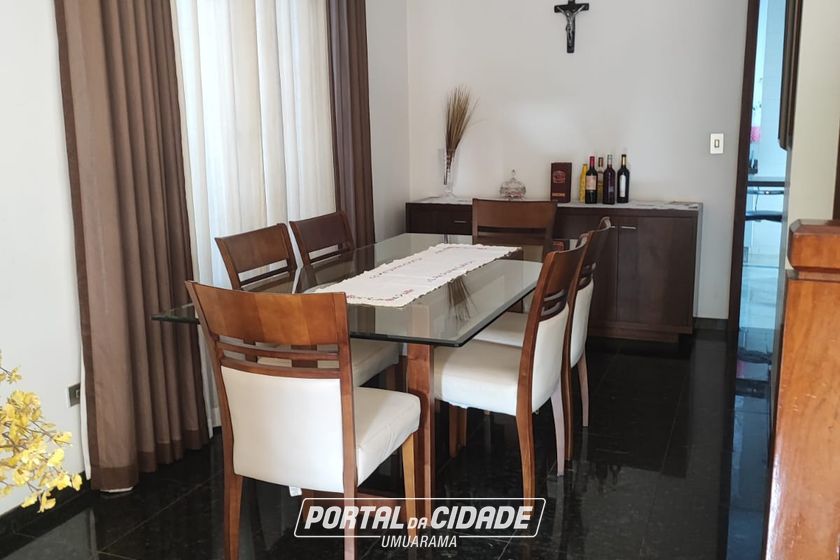 Sobrado &agrave; venda - 232m&sup2; - Zona II