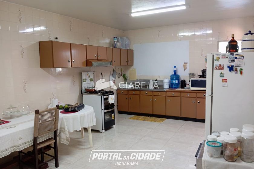 Casa &agrave; venda - 210m&sup2; - CENTRO
