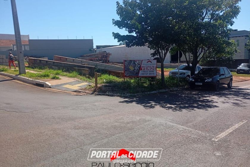 Terreno &agrave; venda - 450m&sup2; - Parque Petropolis