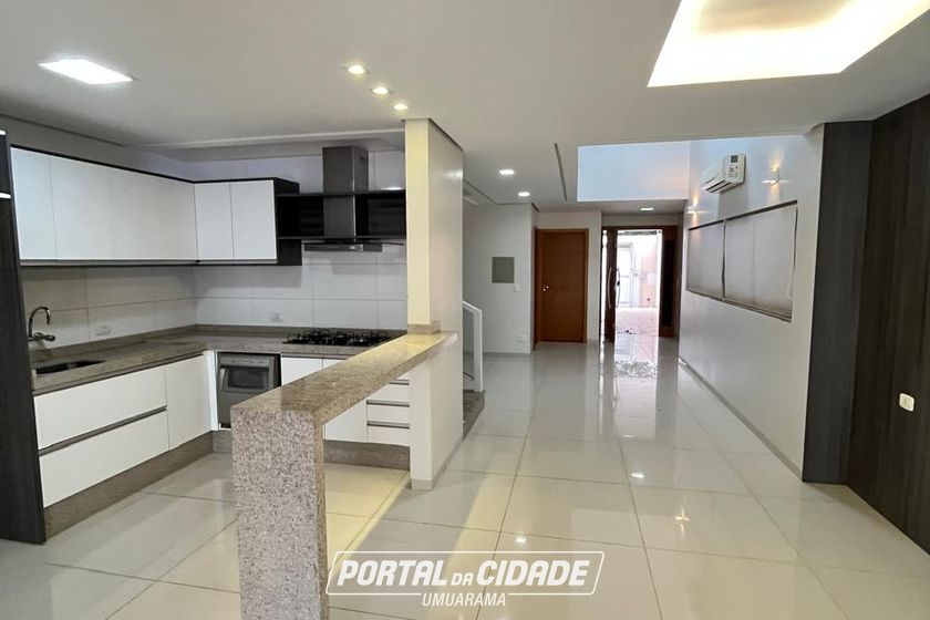 Sobrado &agrave; venda - 262m&sup2; - Zona II