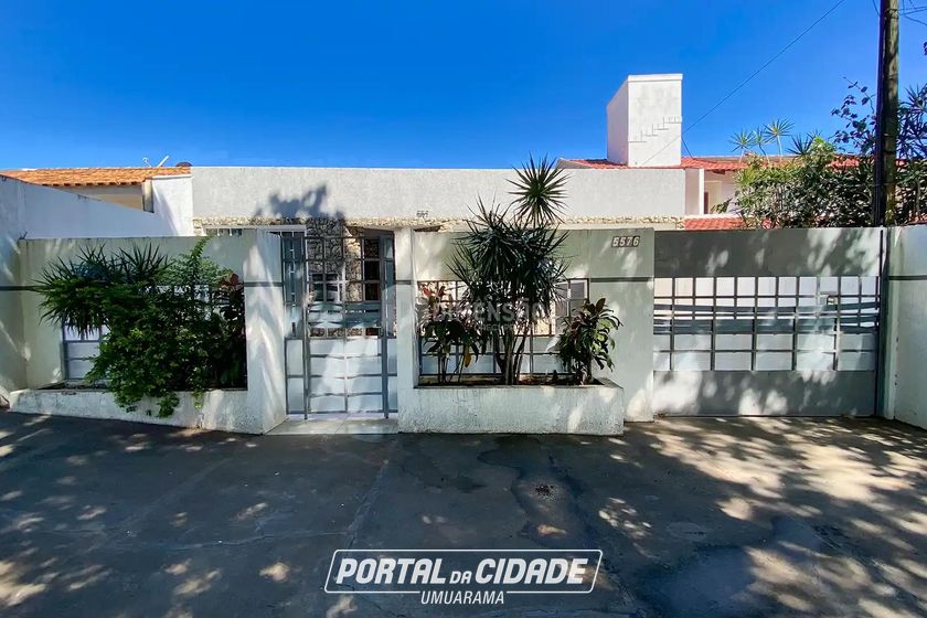 Casa &agrave; venda - 202m&sup2; - Zona Armaz&eacute;m