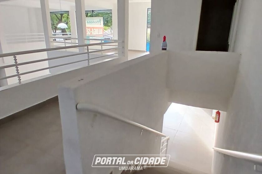 Sal&atilde;o Comercial para alugar - 800m&sup2; - Zona II