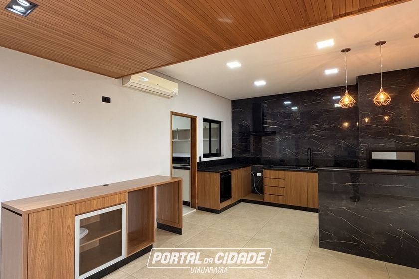 Casa &agrave; venda - 180m&sup2; - Jardim Para&iacute;so