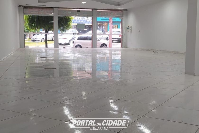 Sal&atilde;o Comercial para alugar - 200m&sup2; - Centro