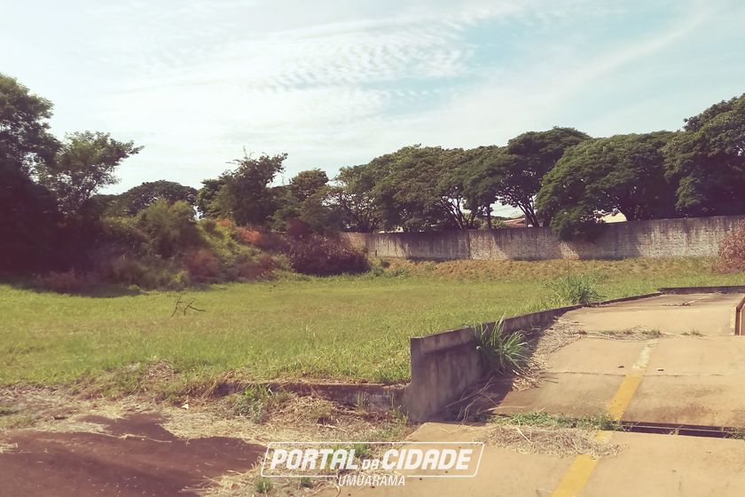 Sal&atilde;o Comercial para alugar - 940m&sup2; - Zona I-a