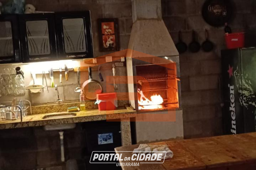 Ch&aacute;cara &agrave; venda - 5400m&sup2; - Zona Rural